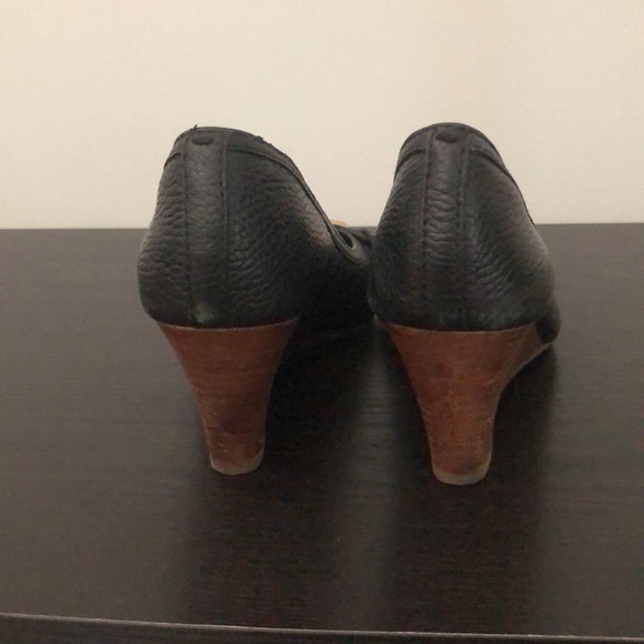 Tory Burch wedge, black with gold logo! - Picture 6 of 6